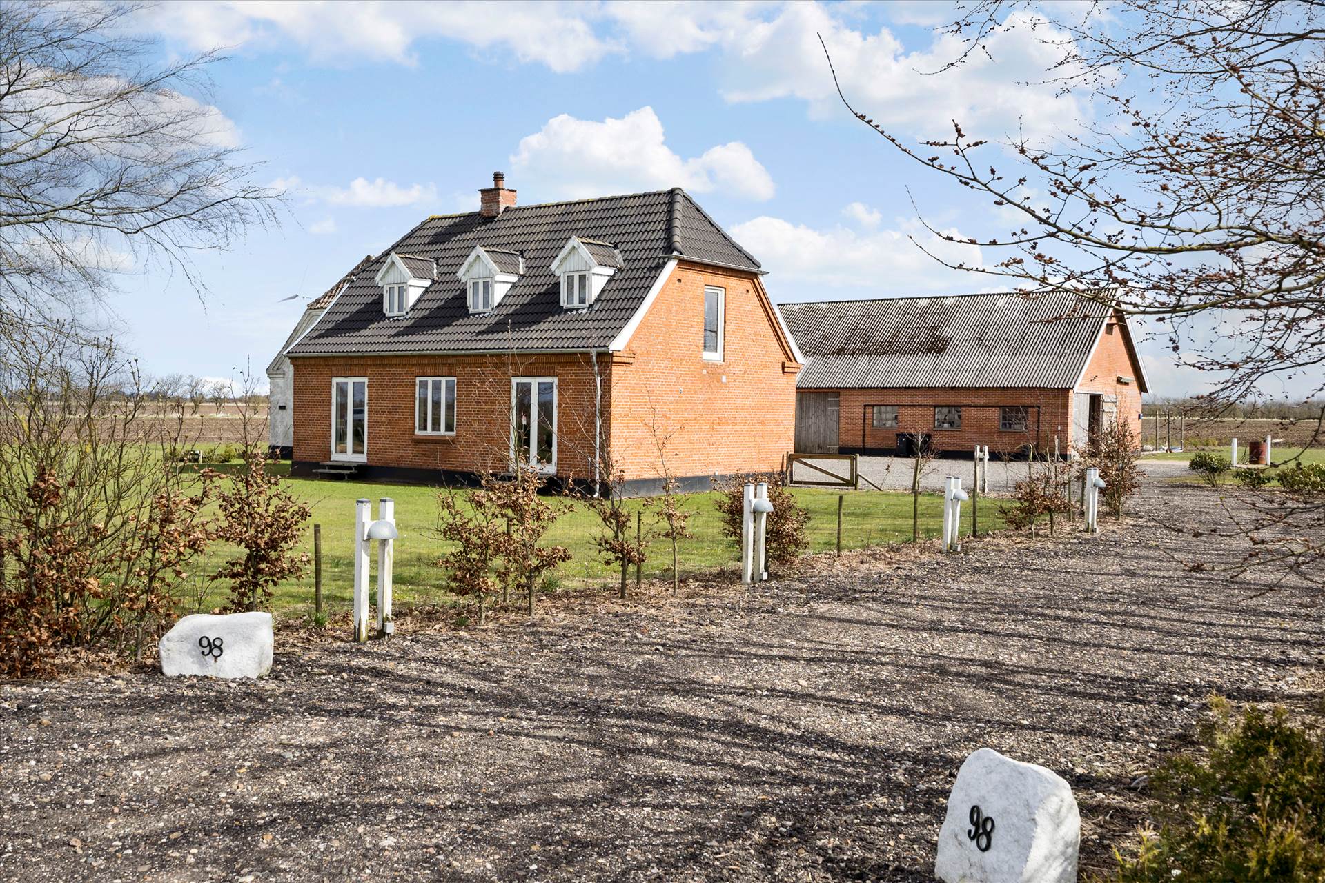 Landejendom til salg 98, Frederiks