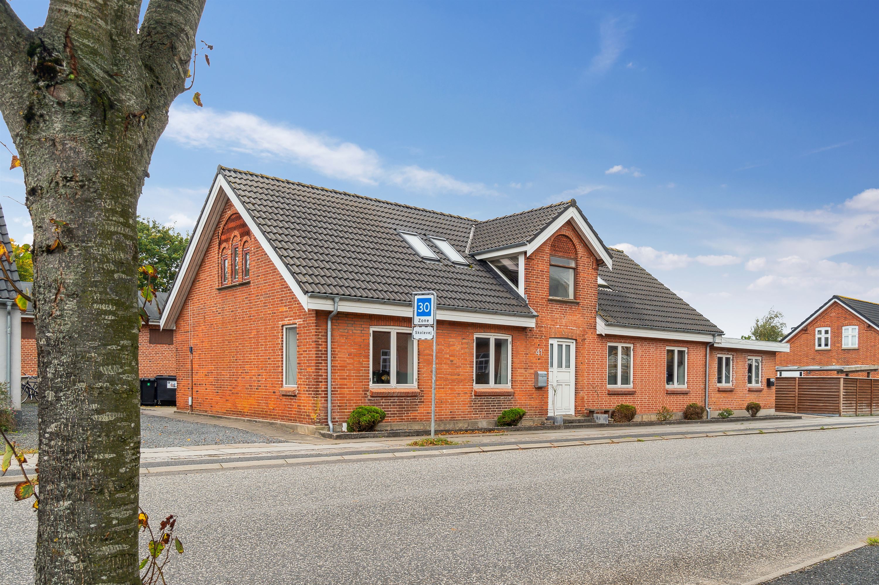 Local comercial, 327 m²