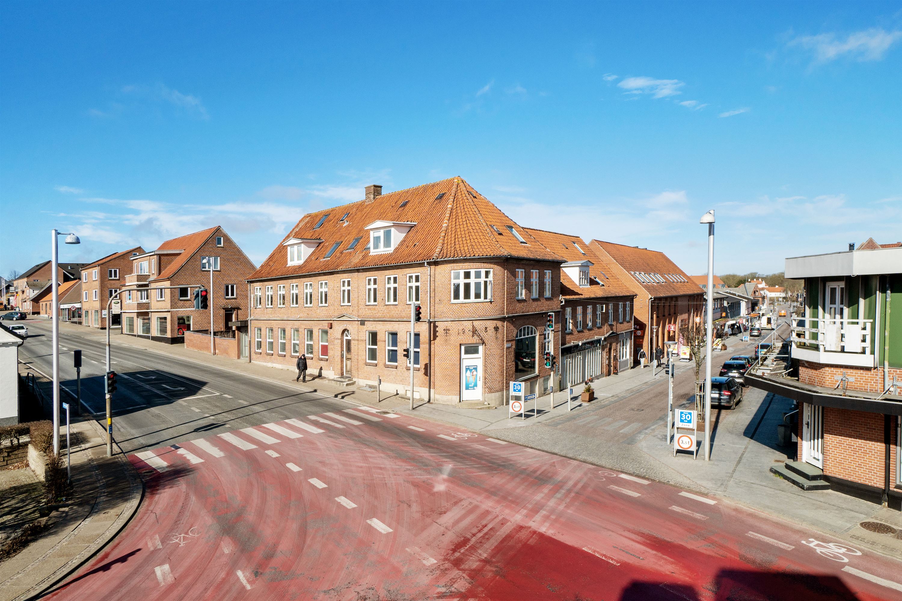 House, 660 m², land 741 m²