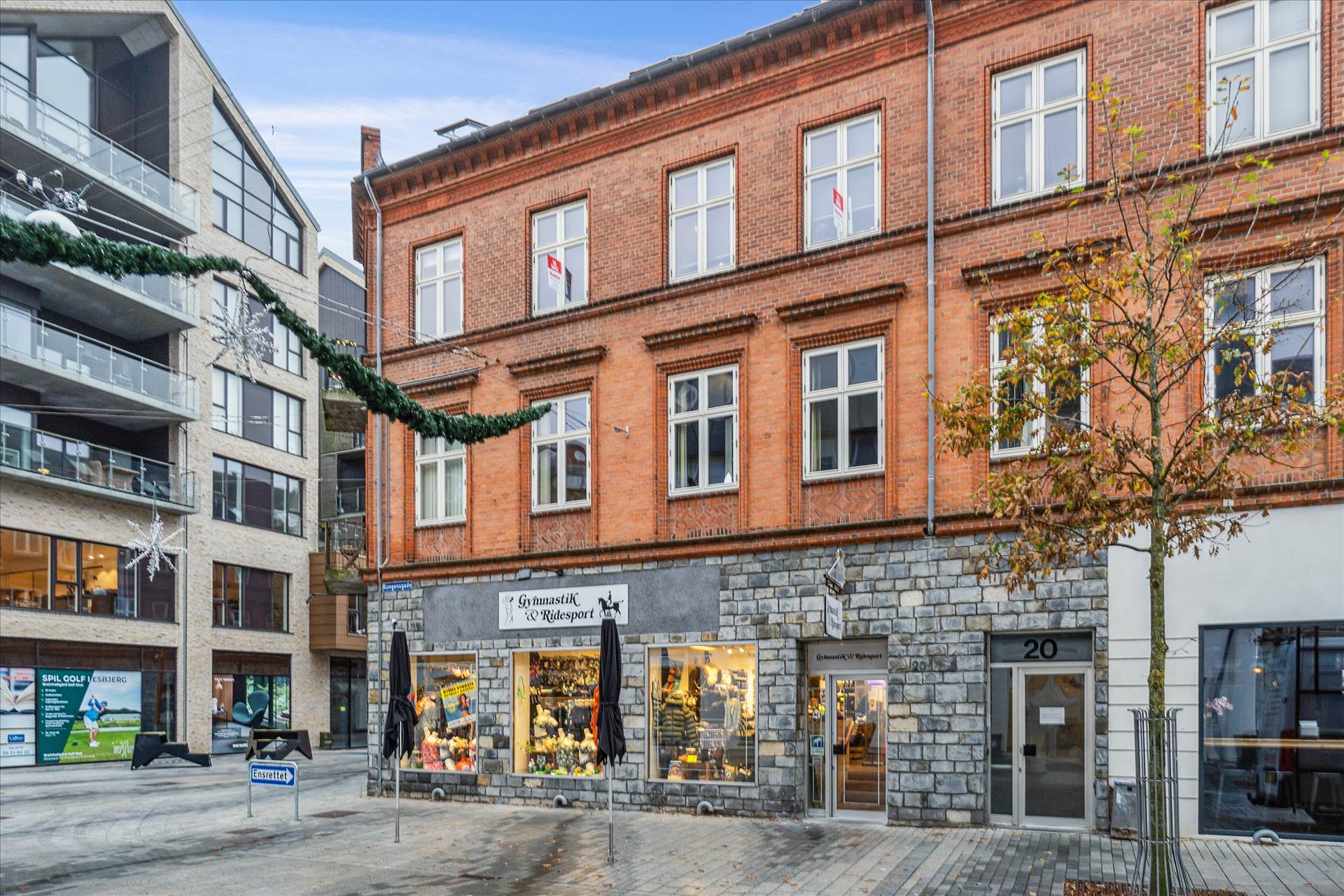 Facaden på Kongensgade 20 i Esbjerg, med nummer 20 over indgangen
