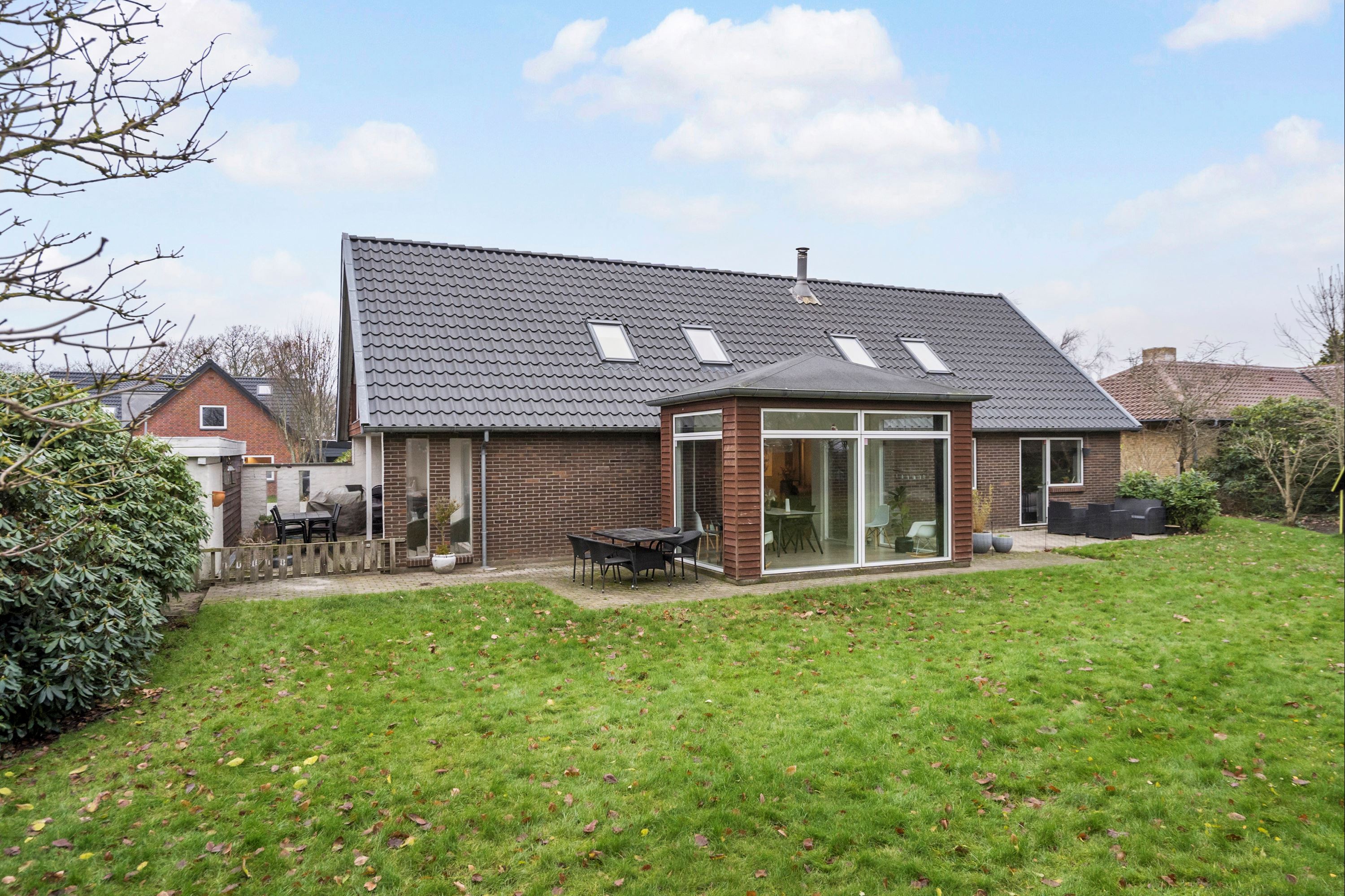Hus, 223 m², grund 1022 m²