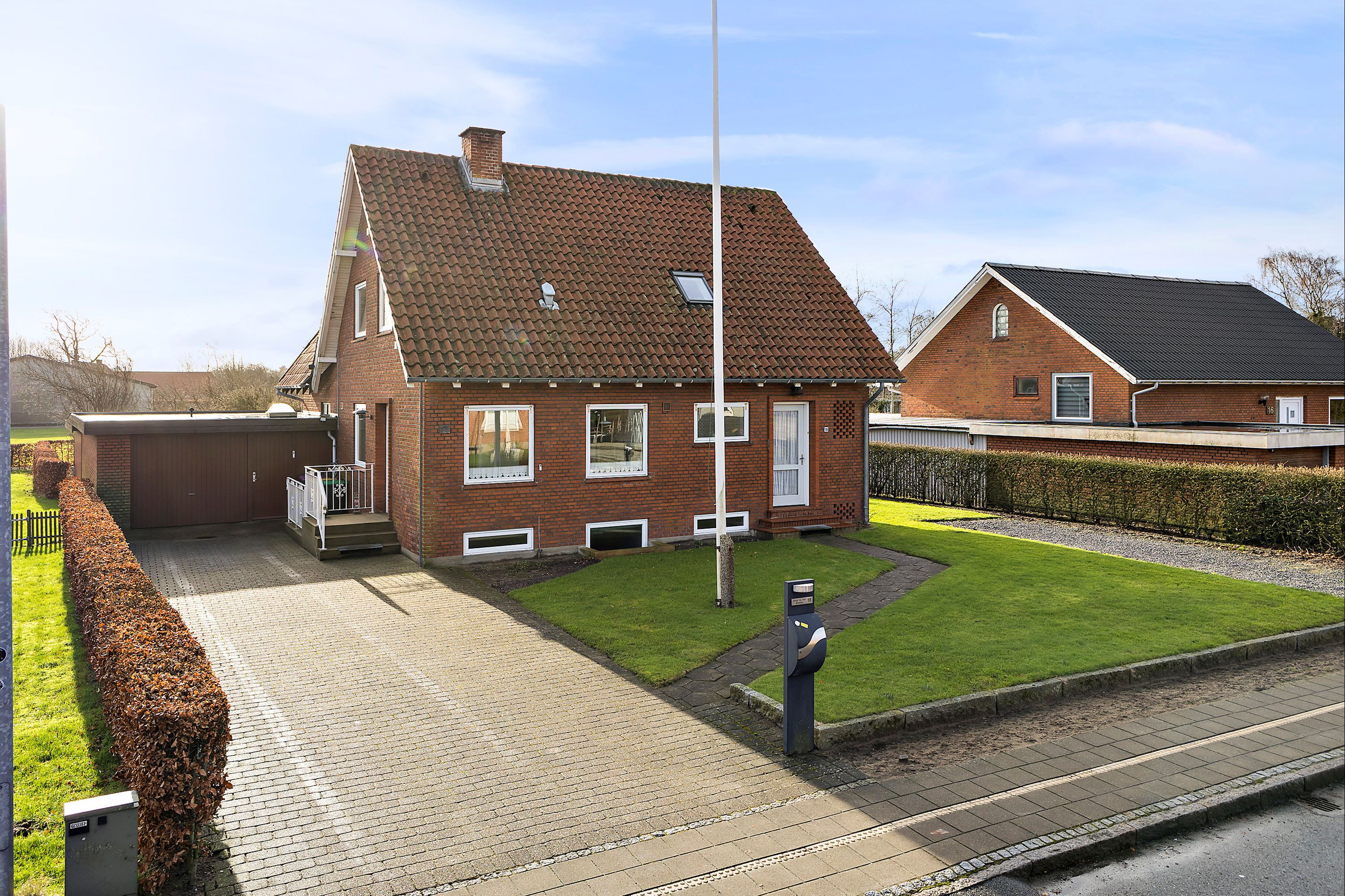 Hus, 196 m², grund 1064 m²