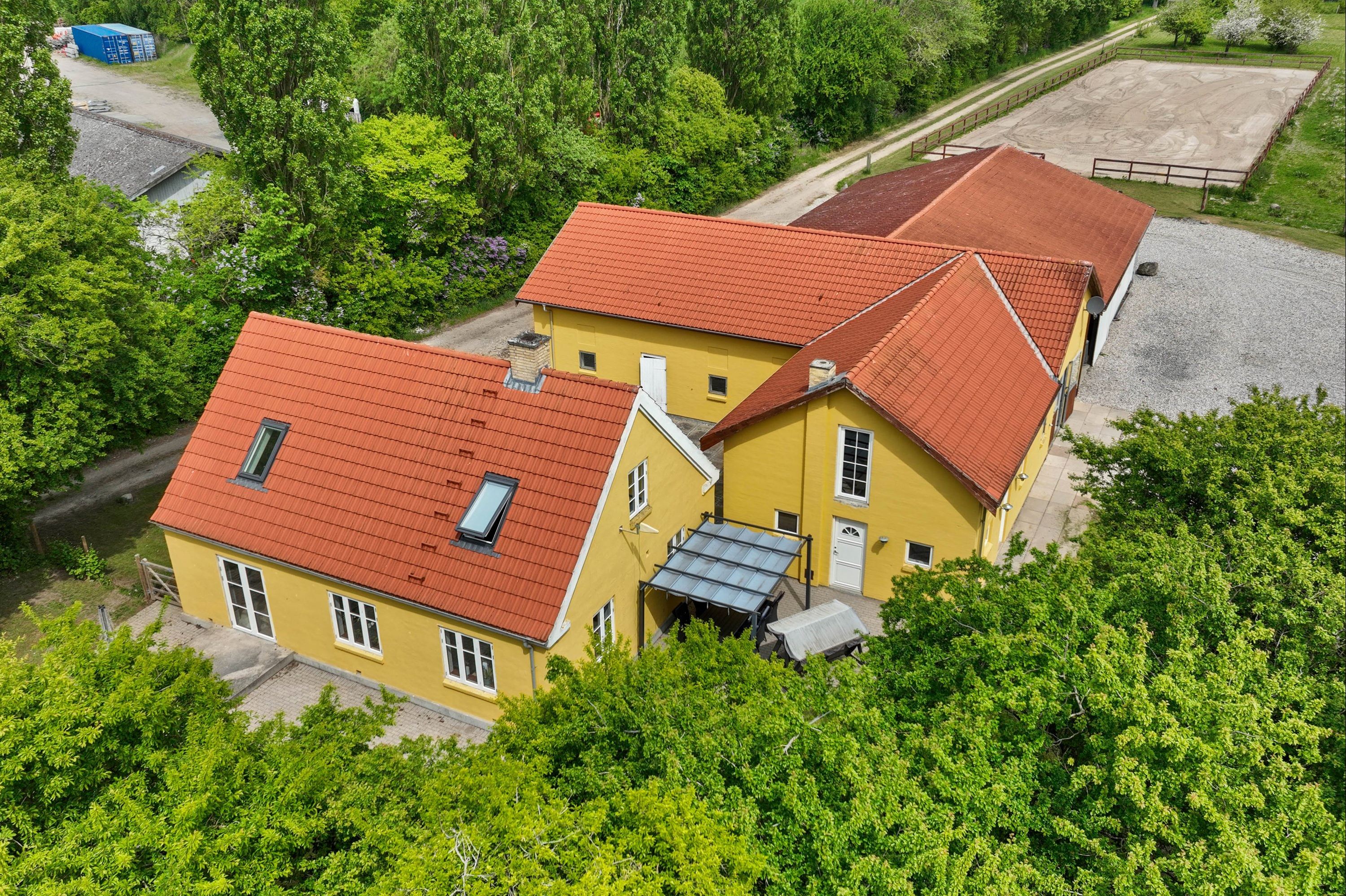 Landejendom på Roskildevej 2 2680 Solrød Strand.