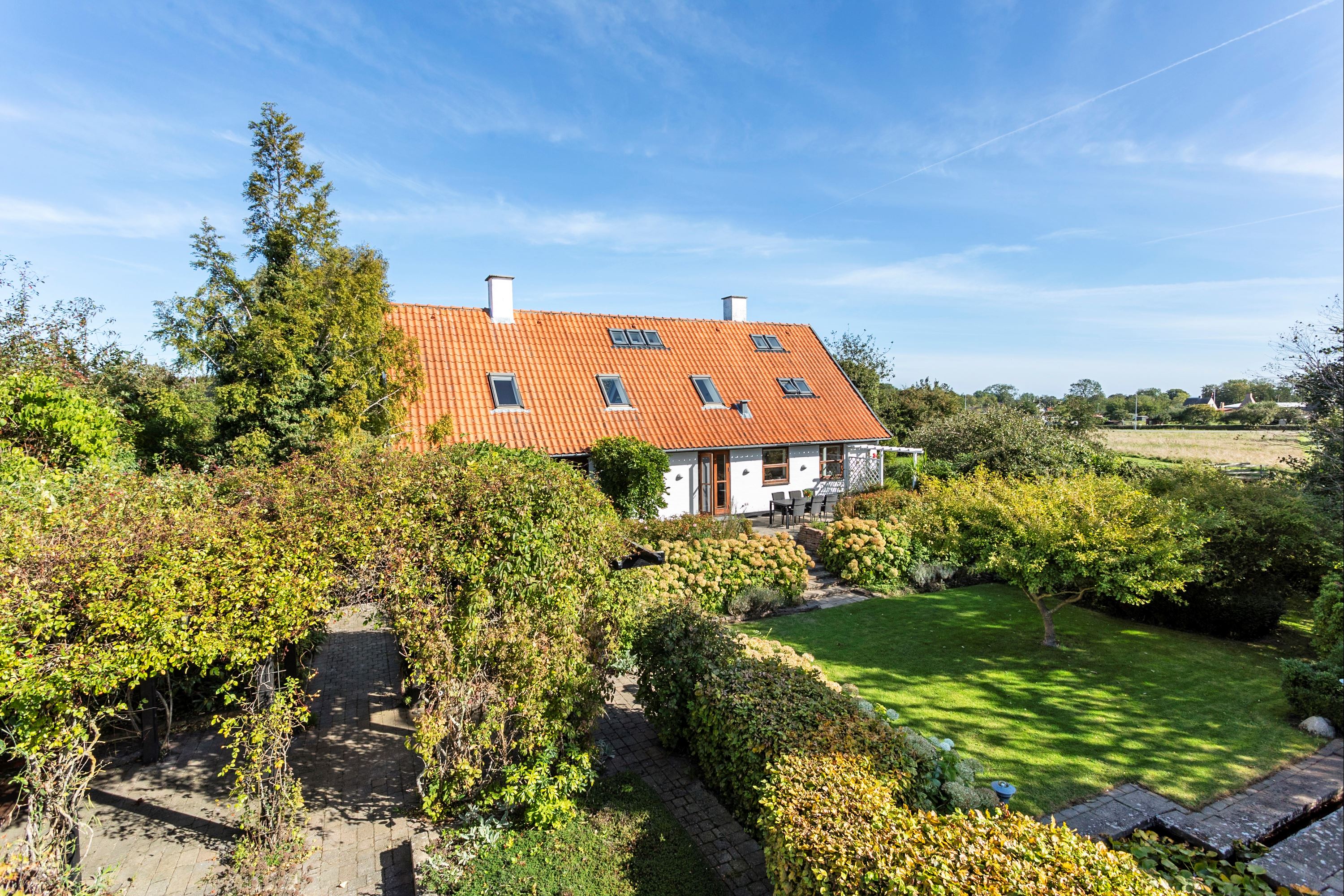 House, 230 m², land 1212 m²