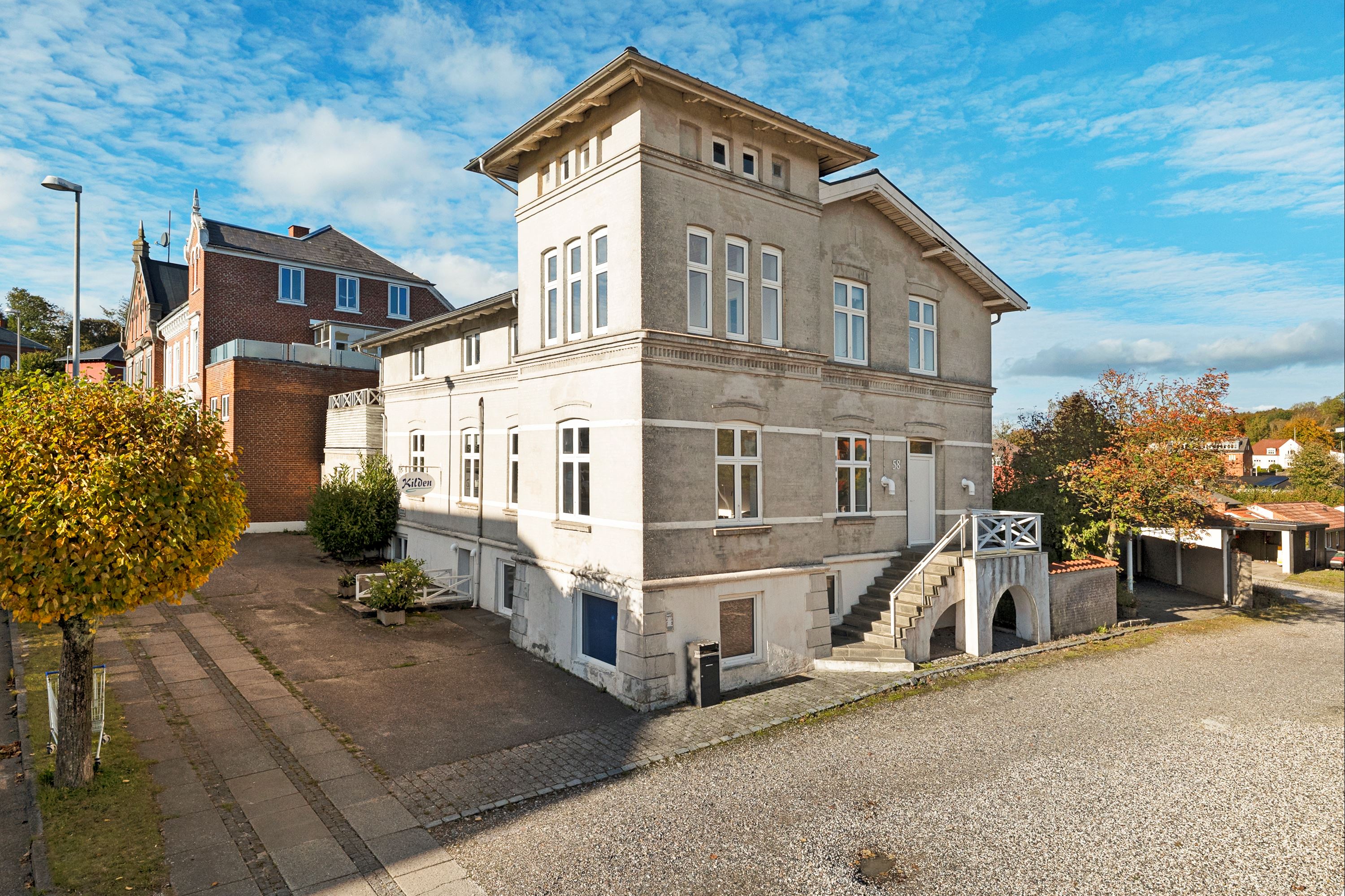 House, 340 m², land 825 m²