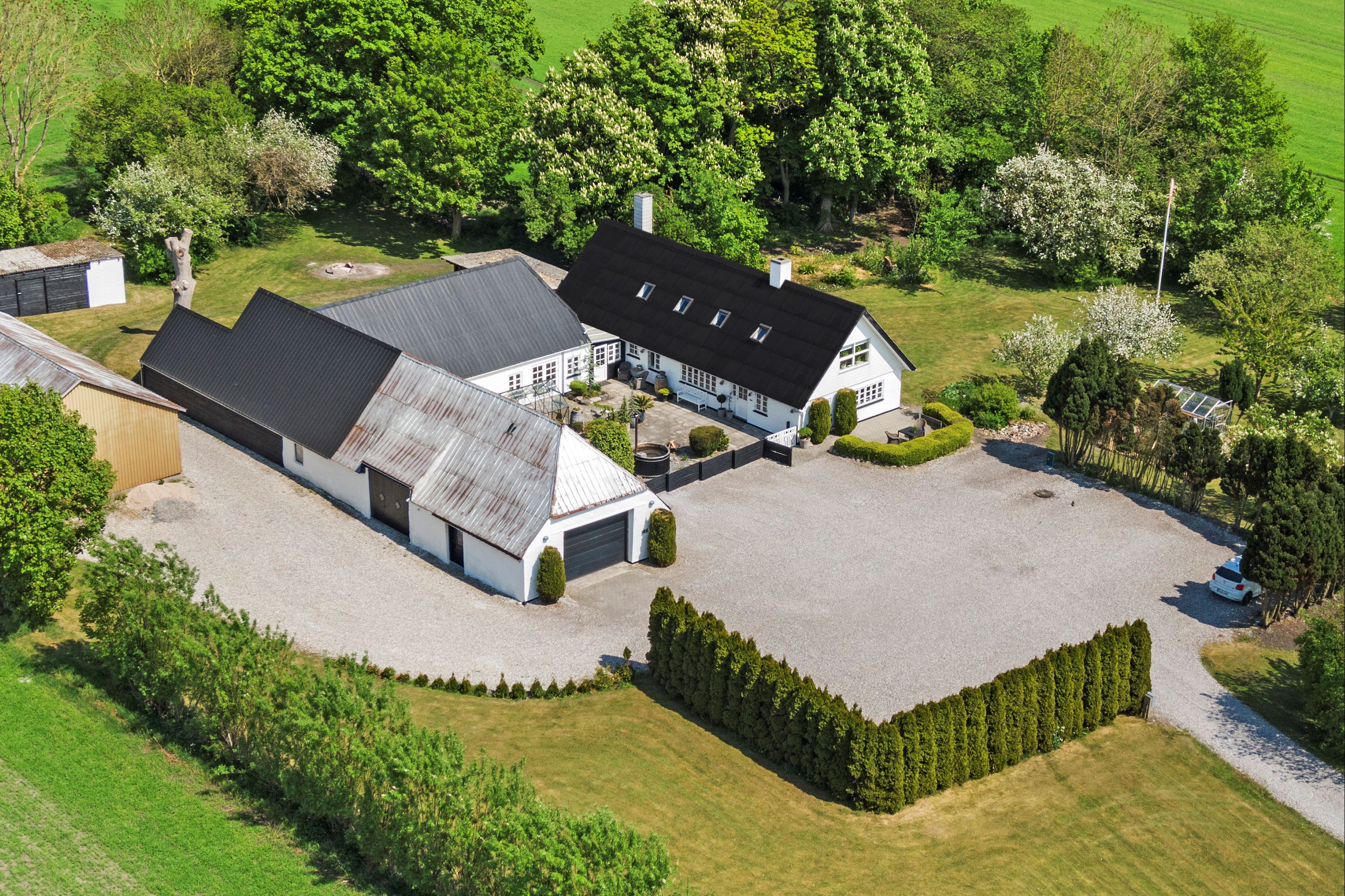 Landejendom på Robstrupvej 1 8500 Grenaa.