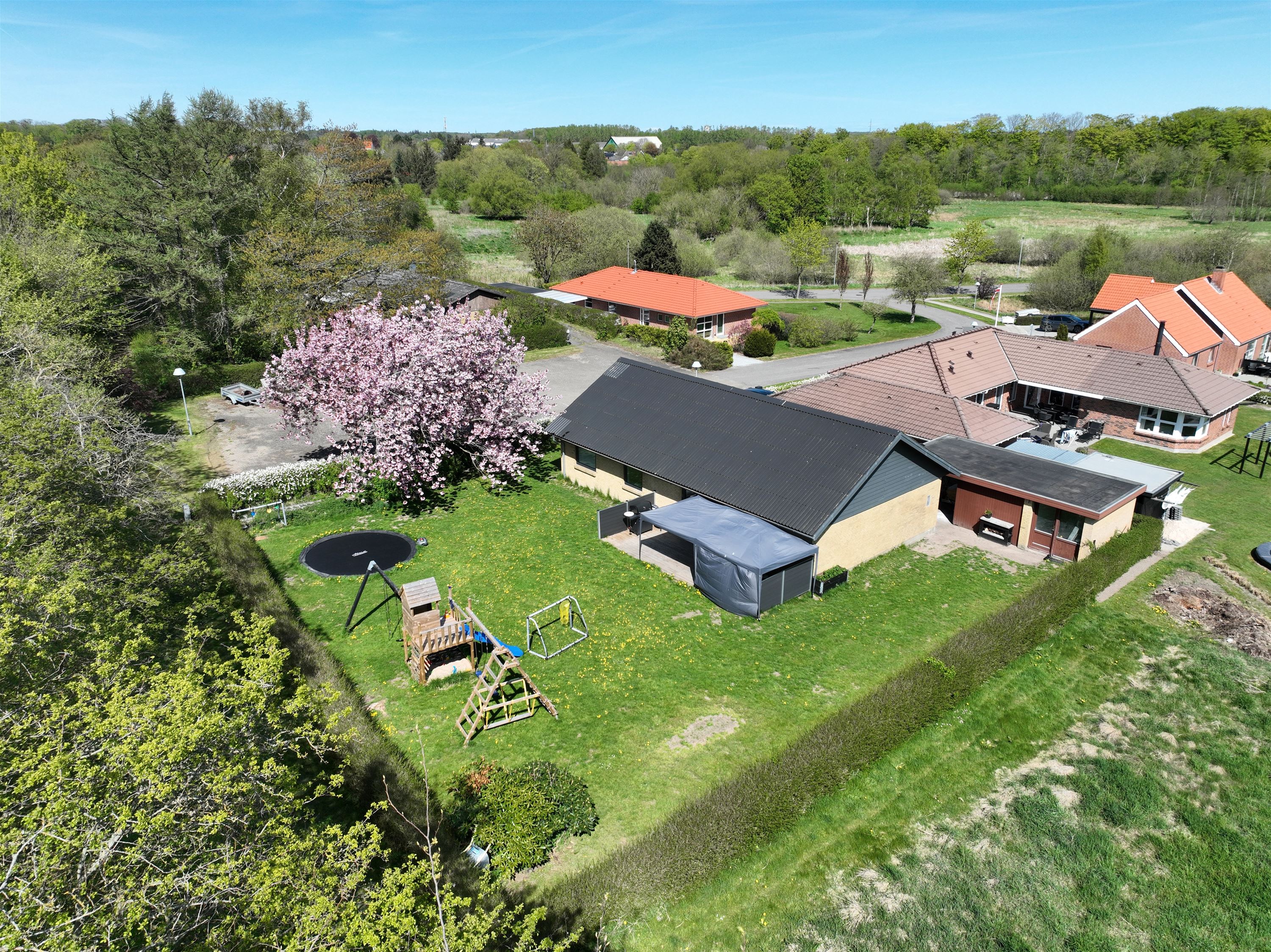Villa på Kærsangervej 8 9352 Dybvad.