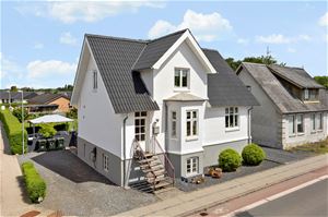 Hovedgaden 83