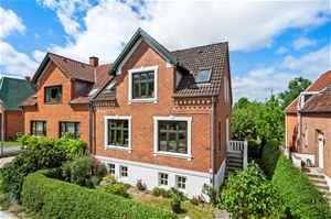 Slotsbakkevænget 5, st.