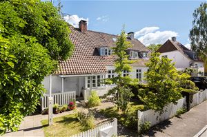 Villa til salg hos EDC Poul Erik Bech Falkoner Allé, Frederiksberg og Vesterbro, billede 1 af 1