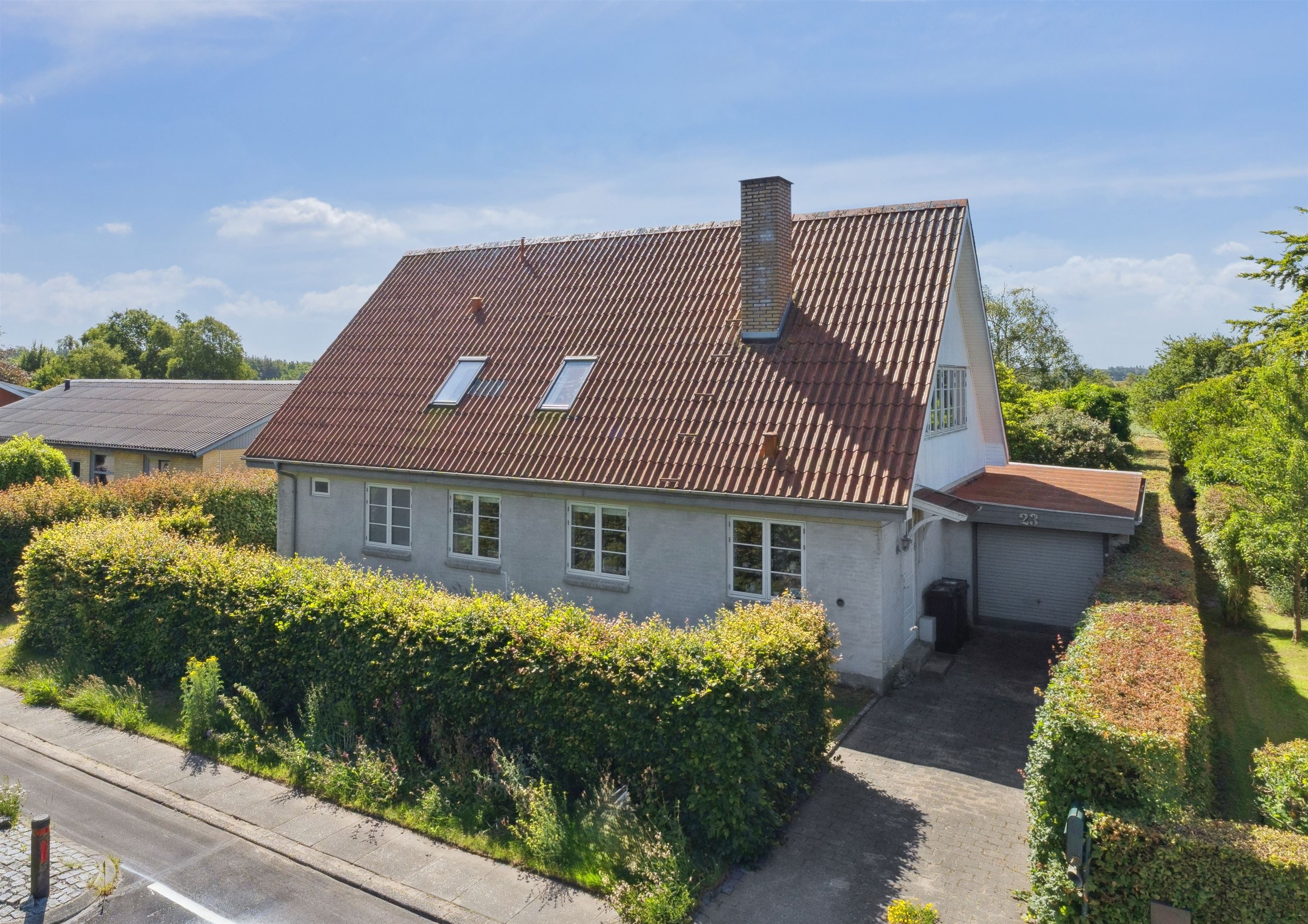 Hus, 195 m², tomt 1000 m²