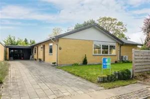Villa på Eskilstrup Parkvej 12 4863.