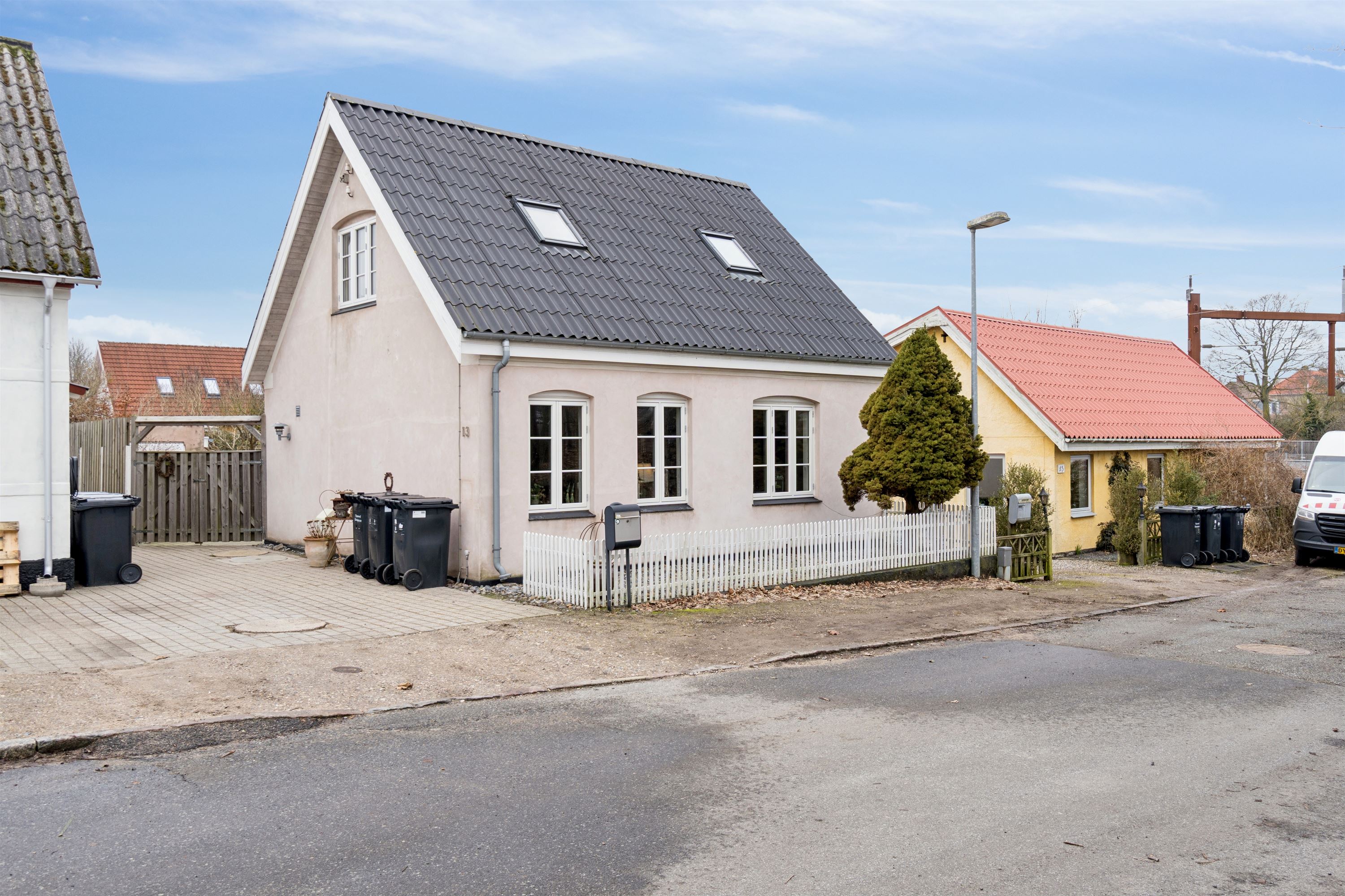 Talo, 83 m², tontti 300 m²