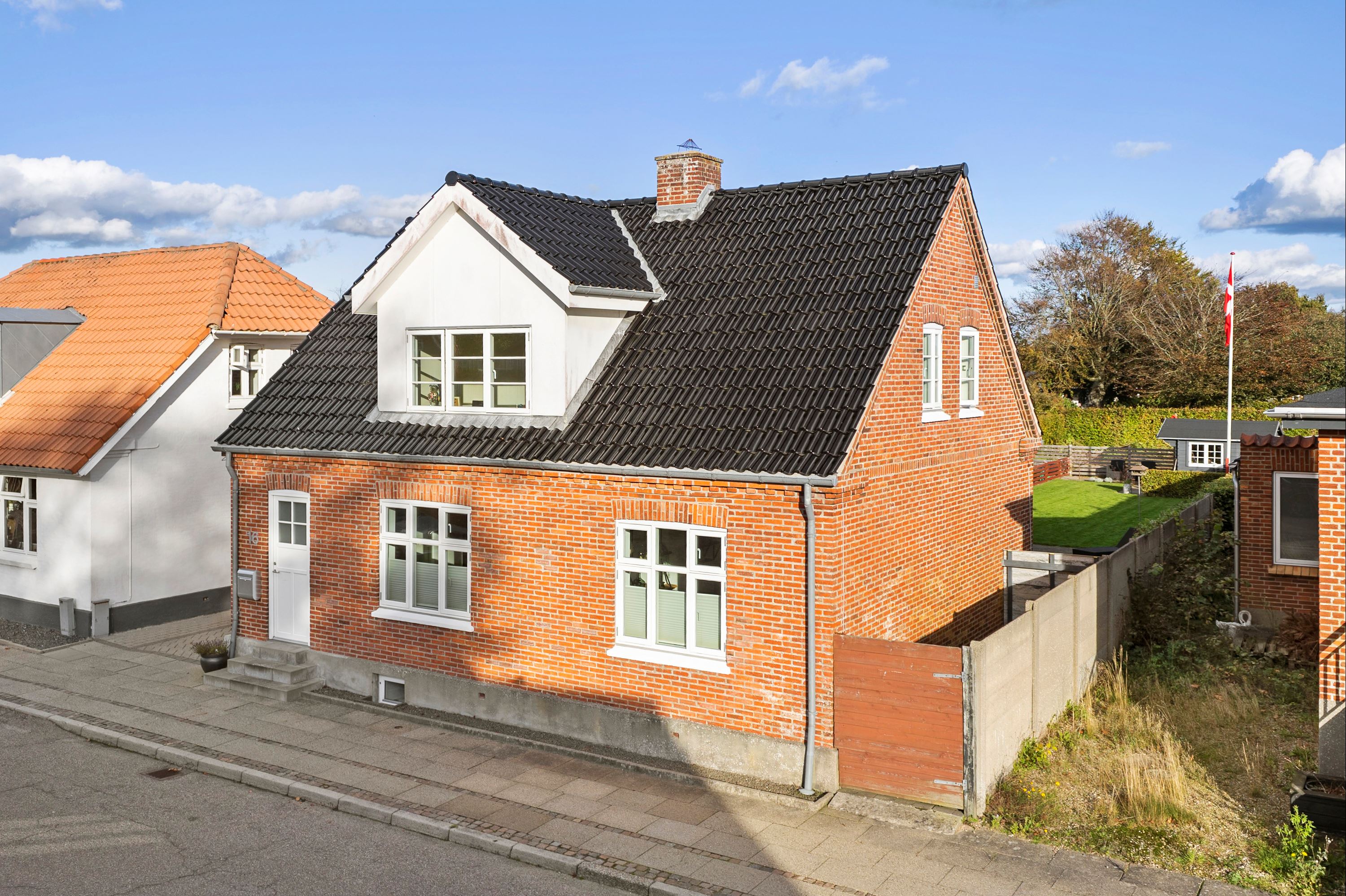 Talo, 144 m², tontti 559 m²