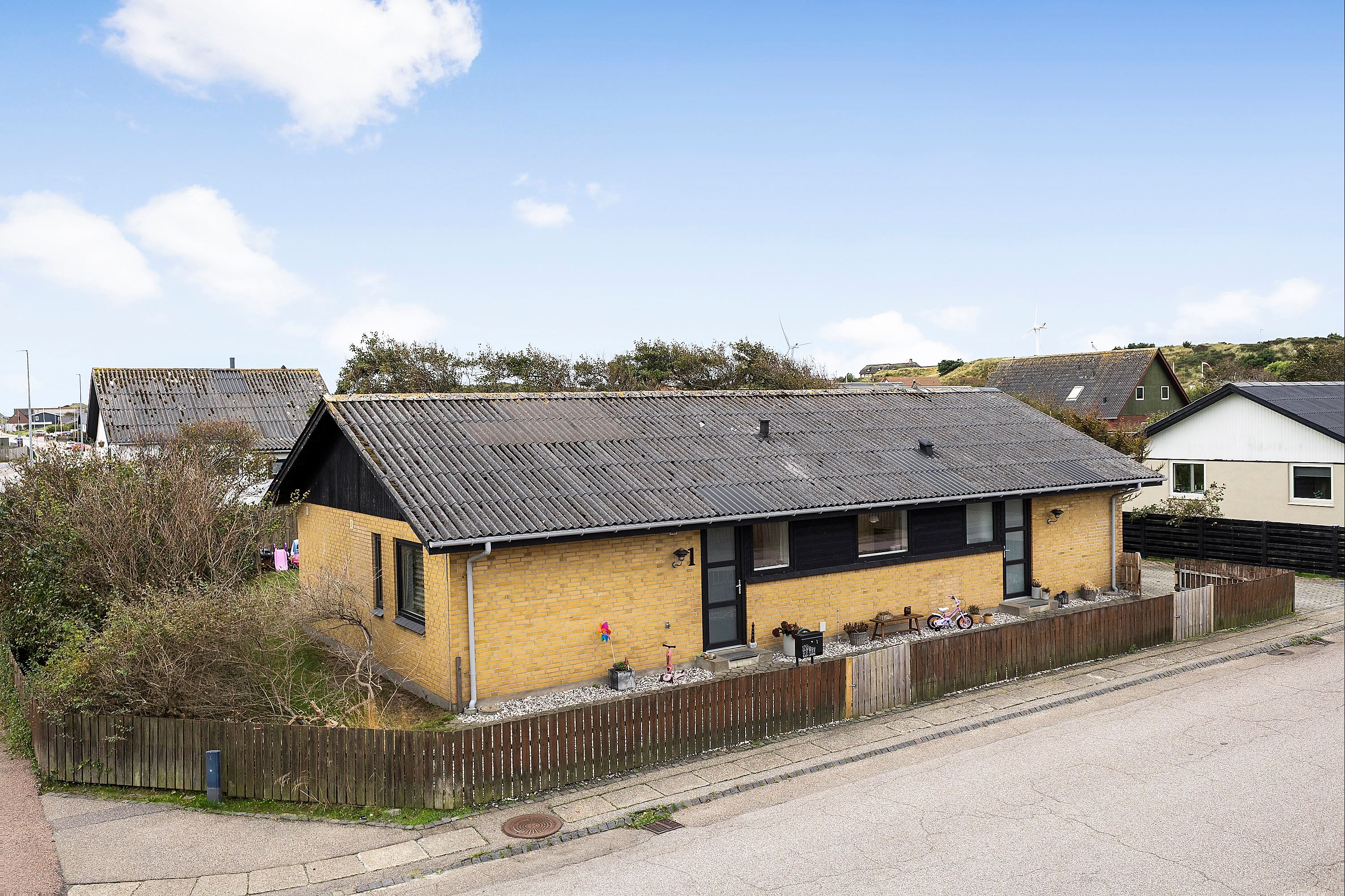 Fingalvej 1, 6960 Hvide Sande – billede 1 af 1